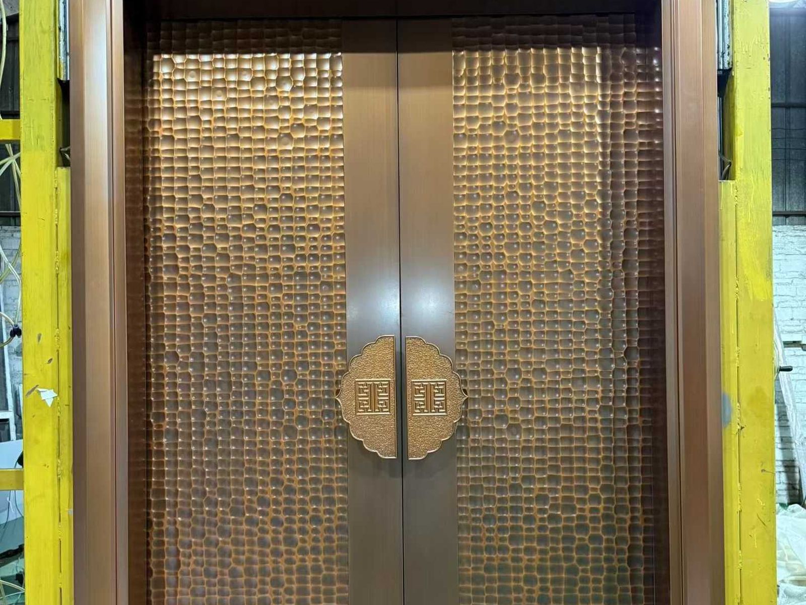SJ DOORS factory and team in Foshan