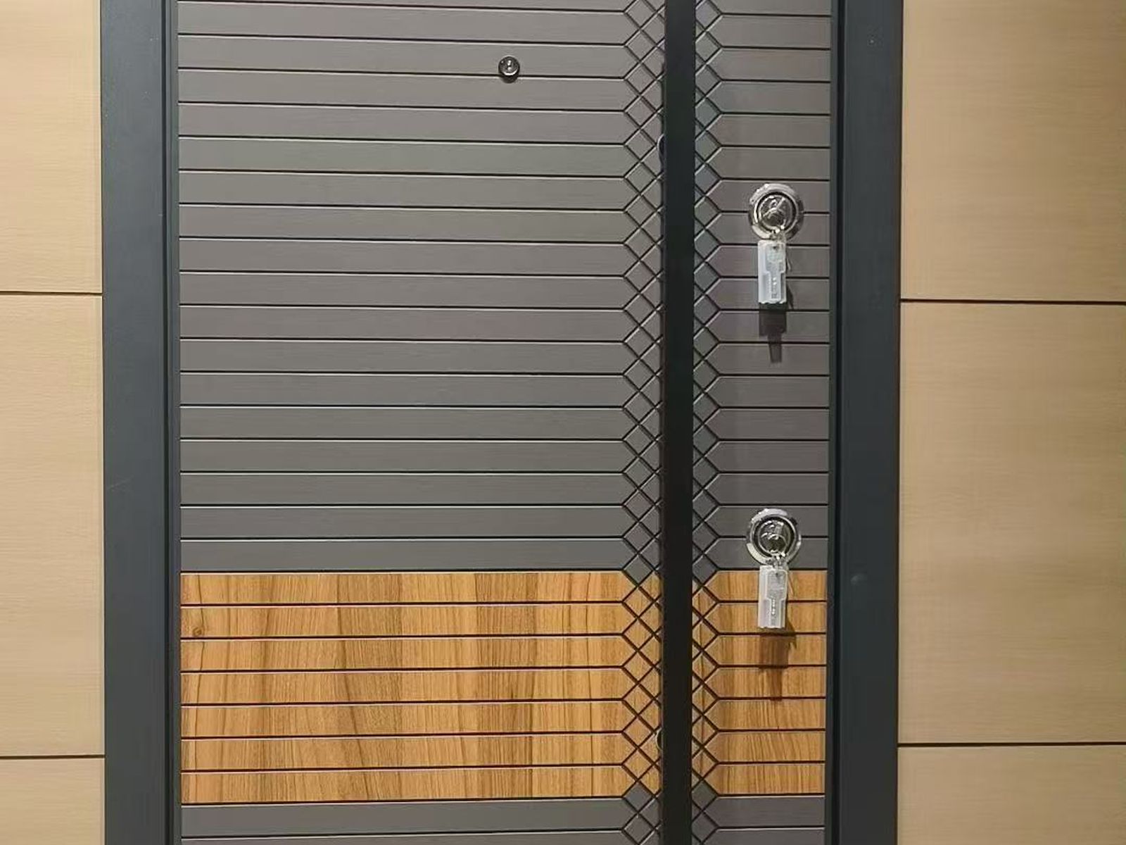 Featured image for the article: Choosing Entry Doors for Hotels, Apartments, and Offices: A Commercial Project Guide