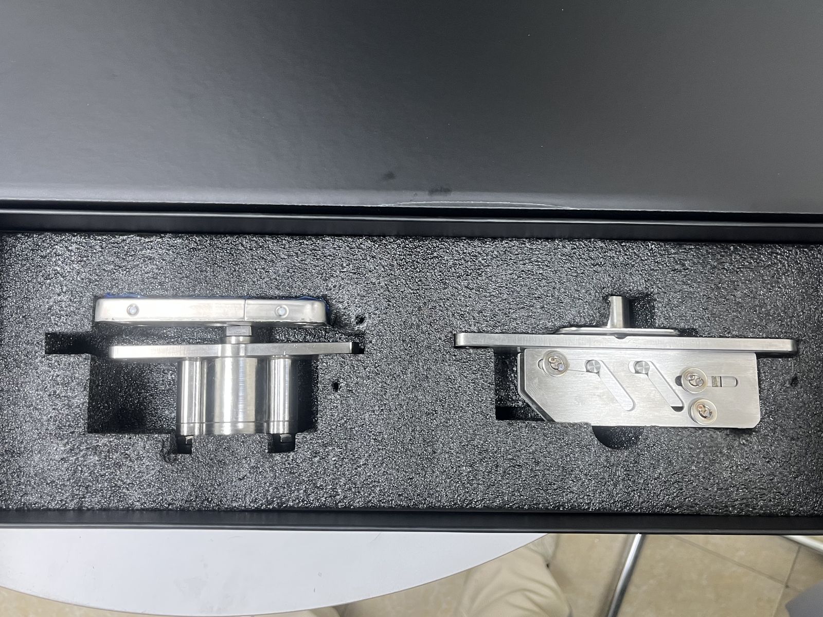 Samples table with finishes, hardware and glass options
